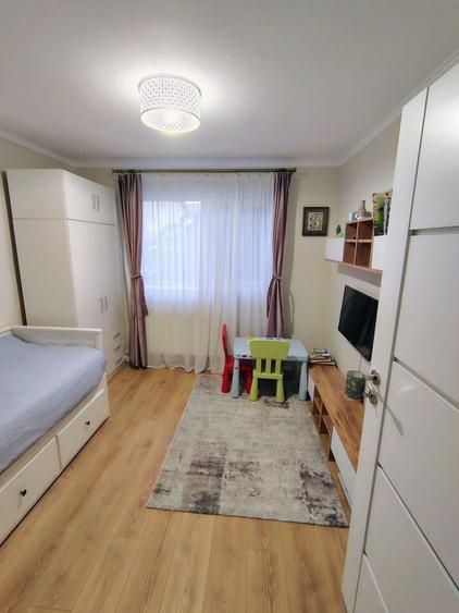 Proprietar - Vand Apartament 3 Camere, 72 mp, Micro 5 - Balaban, Etaj 3/4 - 4