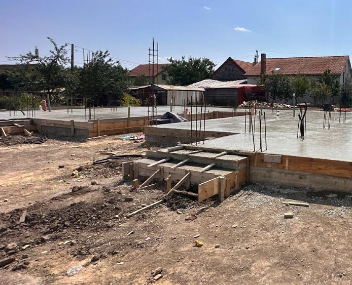 Teren cu fundatie si placa pt duplex, Utvin, vatra satului - 1