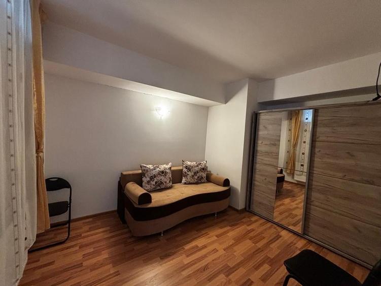 Apartament cu 3 camere decomandat, mobilat în Central