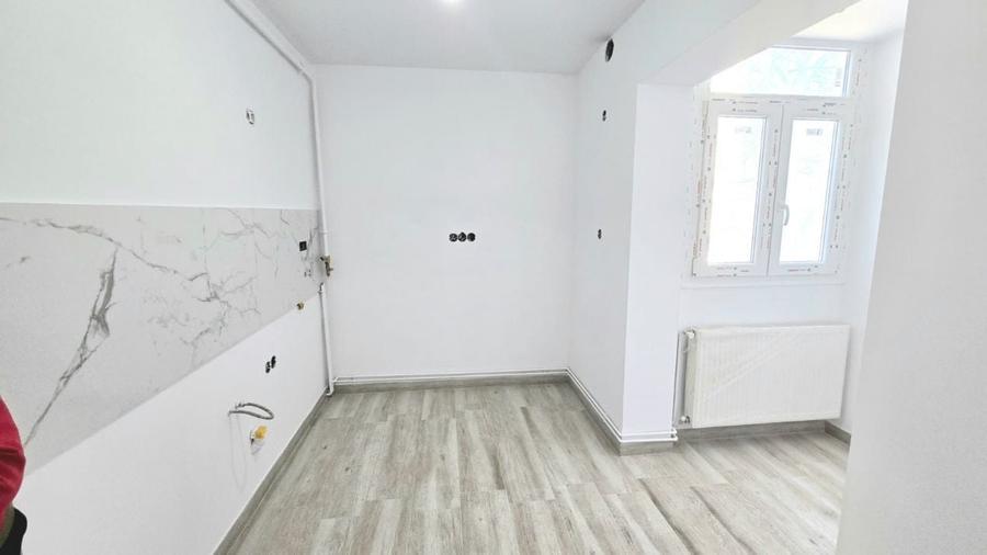 Apartament cu 2 camere decomandat în Luceafarul