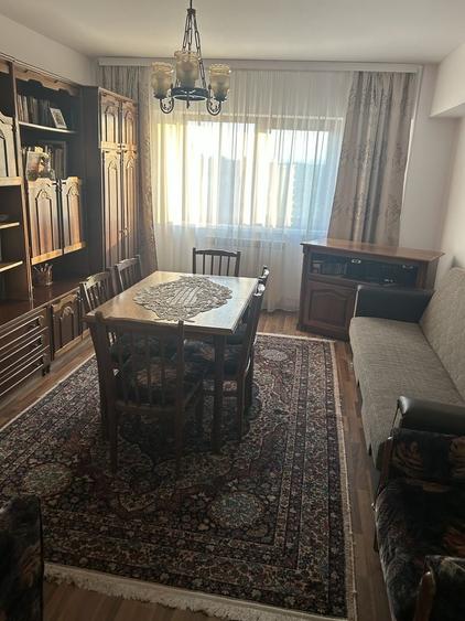 Apartament cu 3 camere decomandat în Crihala