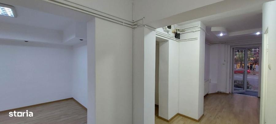De inchiriat spatiu comercial/ birouri 40 mp - zona Poli 2 - 2