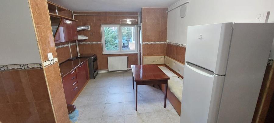 Apartament cu 3 camere decomandat în Drumul Carului