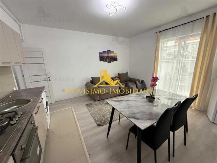 APARTAMENT CU 3 CAMERE IN ZONA SEMICENTRALA - 1