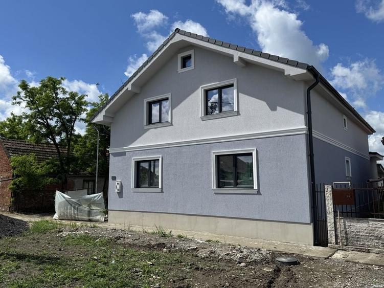 Individuala Sanmihaiu Roman P+M,5 Camere,2 Bai,Pivnita,Toate Utilitatile,Asfalt - 2