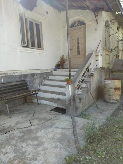 Vand casa batraneasca cu anexe si teren generos - 2