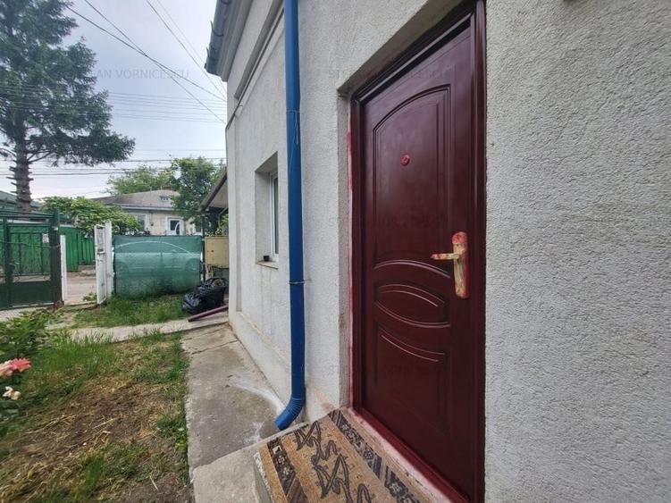 Casa pentru Investitie compartimentata in 5 apartamente - 1