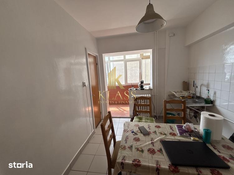 Apartament cu 4 camere decomandat în Romană