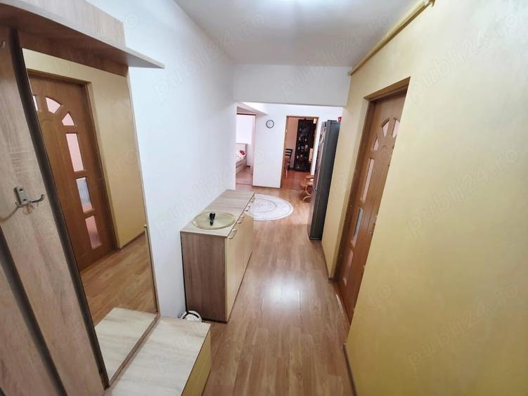 Apartament cu 3 camere decomandat în Mărăței