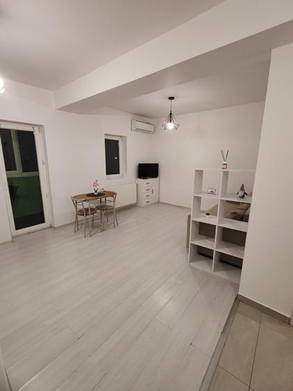 Garsonieră decomandată în Central