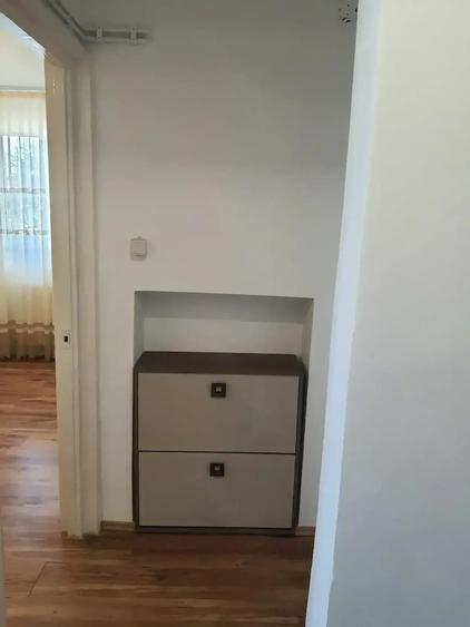 Apartament cu 3 camere semidecomandat în Autogară