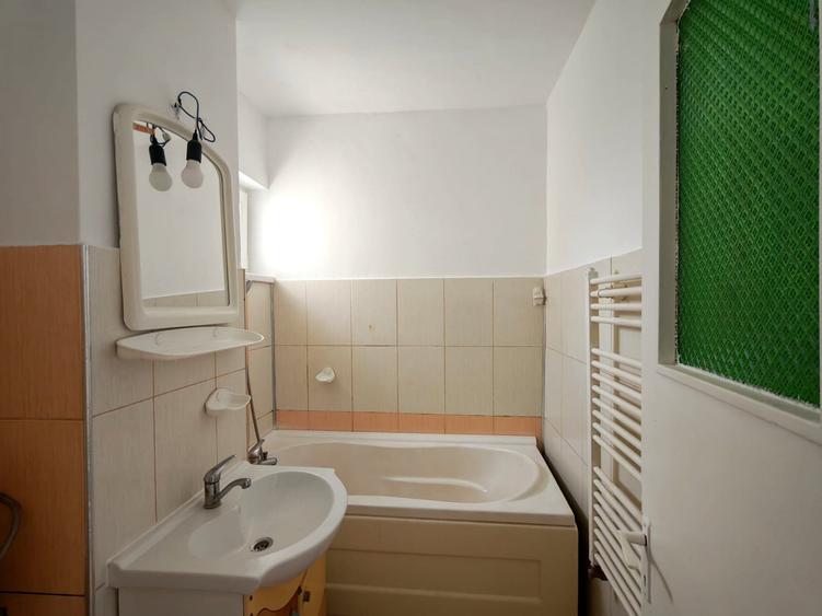 Apartament cu 3 camere semidecomandat în Zimbru
