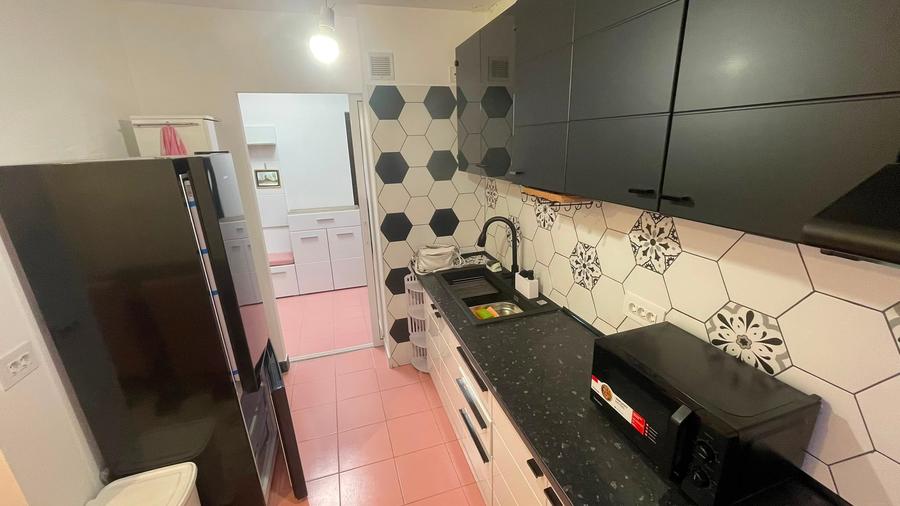 Apartament cu 3 camere decomandat în Drumul Taberei