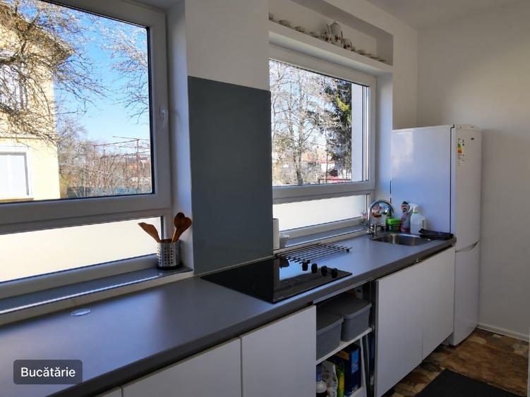 Apartament cu 4 camere semidecomandat, mobilat în Central