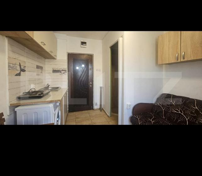 Garsoniera, renovata, cu baie , etaj 1 , Florilor - 3