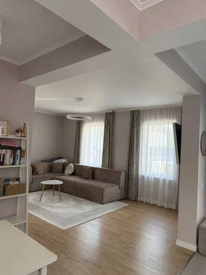 Casă cu 4 camere în Ipotești