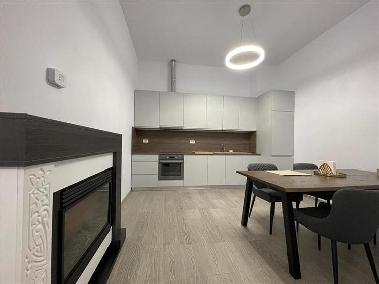 Apartament cu 4 camere nedecomandat în Babadag