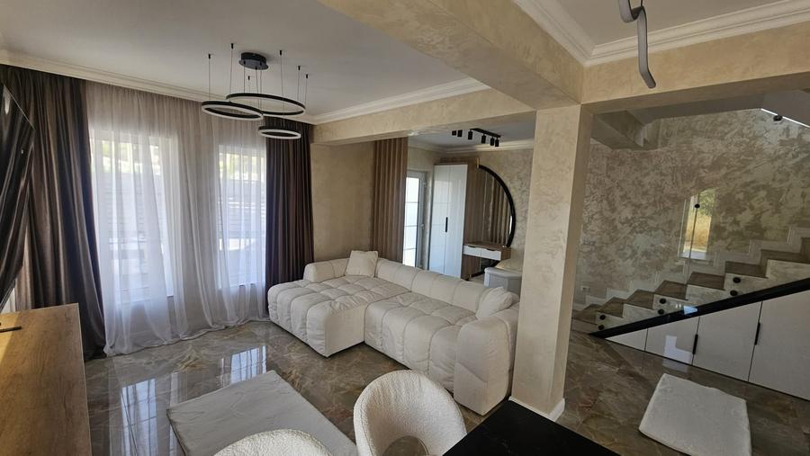 Casă cu 4 camere cu Canalizare în Periferie