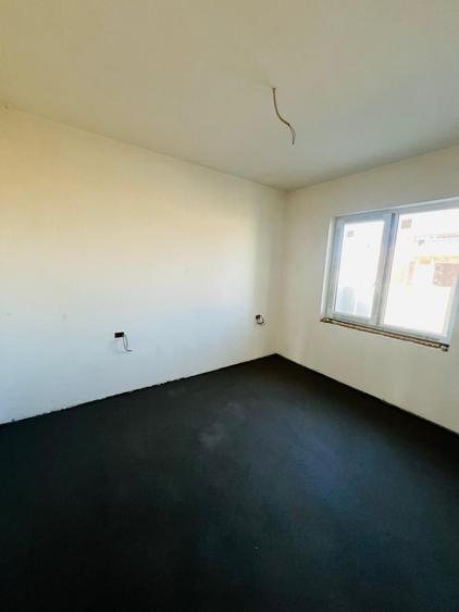 Casă individuală cu 5 camere cu Canalizare în Sântandrei