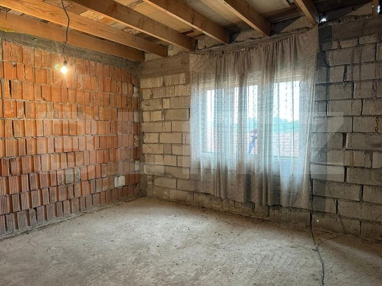 Casă individuală cu 7 camere cu Canalizare în Purcăreni