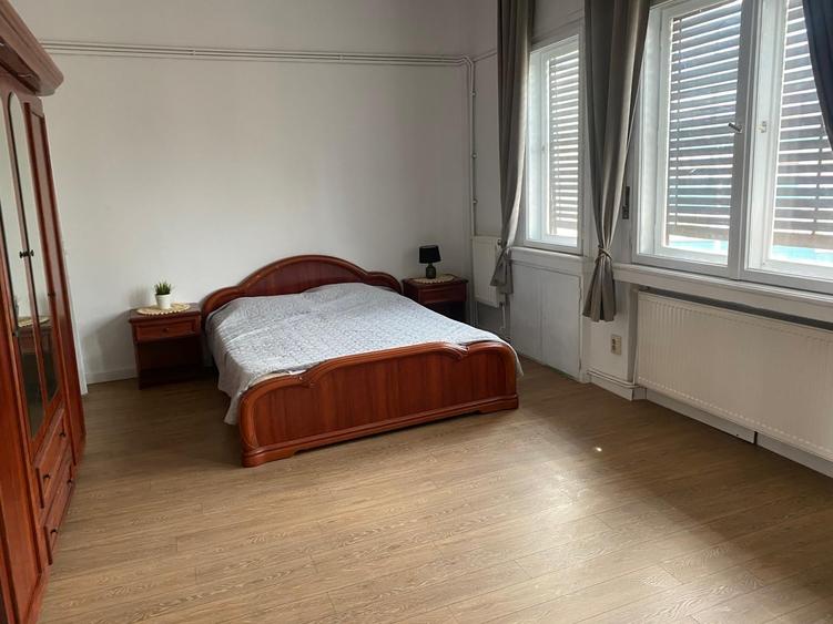 Apartament cu 5 camere circular în Universitate