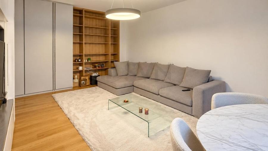 Apartament cu 3 camere decomandat în Primăverii