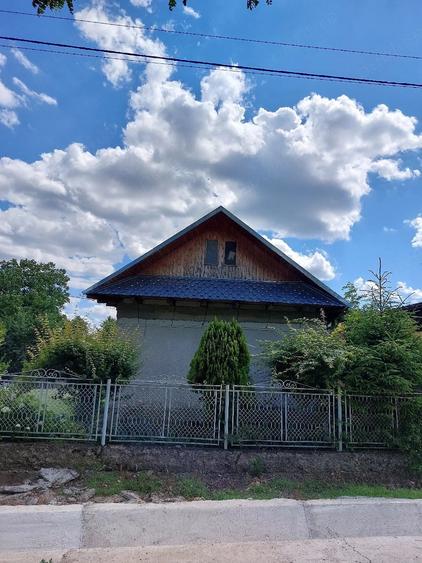 Casă cu Teren 220 Mp în Olăreni