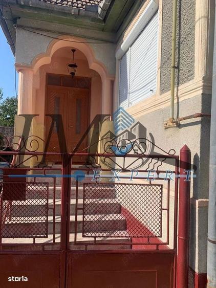Casă cu 3 camere cu Teren 1200 Mp în Central