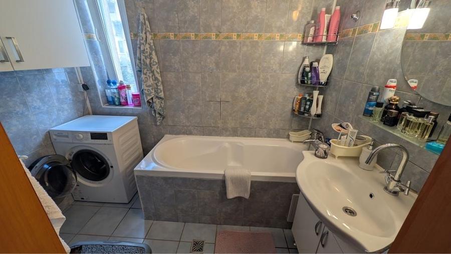 Apartament cu 3 camere în Calea Dumbrăvii