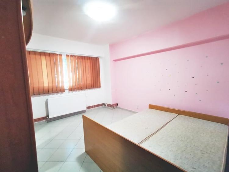 Apartament cu 3 camere în Păcii