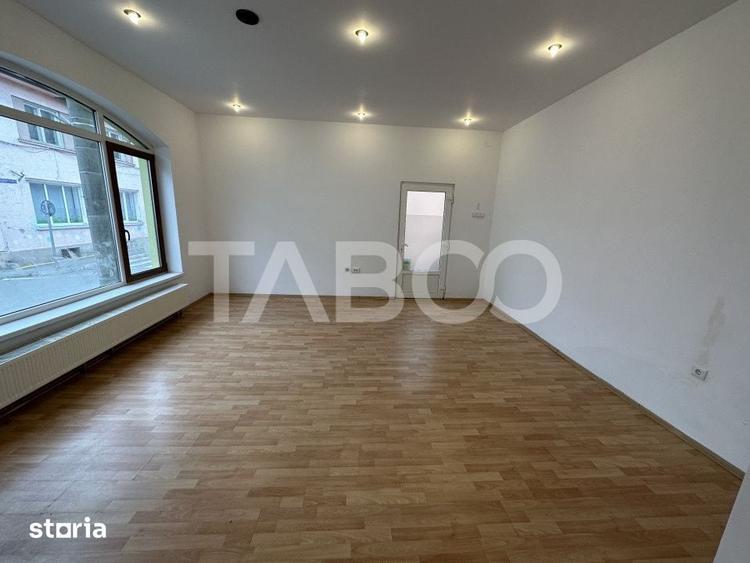 Spațiu comercial, de 550 mp, în Lupeni