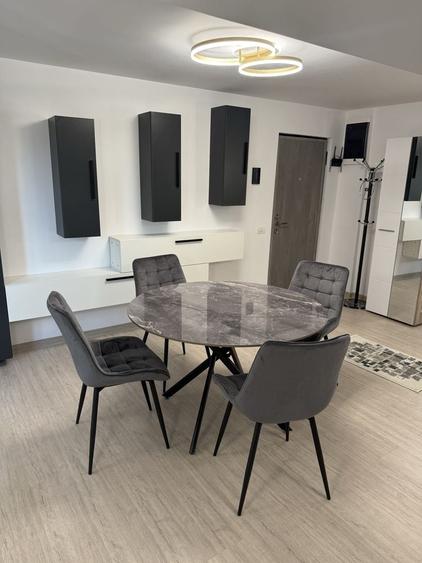 Apartament cu 4 camere decomandat în Central
