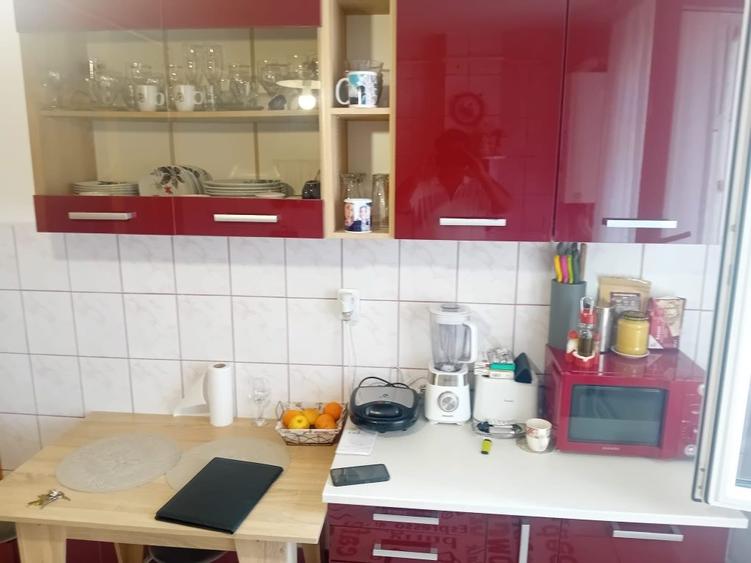 Apartament cu 3 camere decomandat în Precista