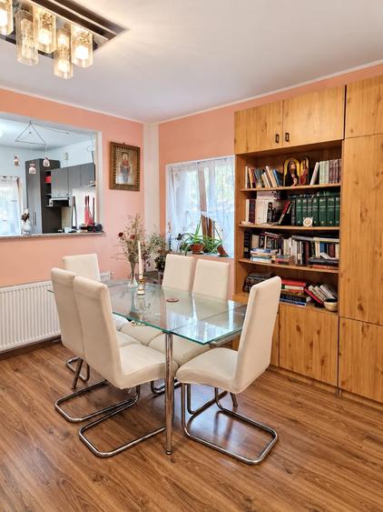Duplex cu 4 camere cu Canalizare în 1 Decembrie