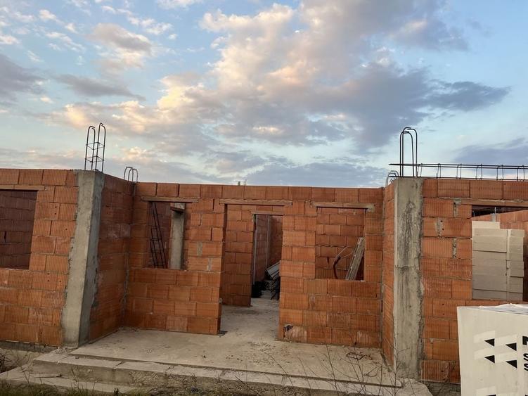 Teren de 500 mp, în Pădurani