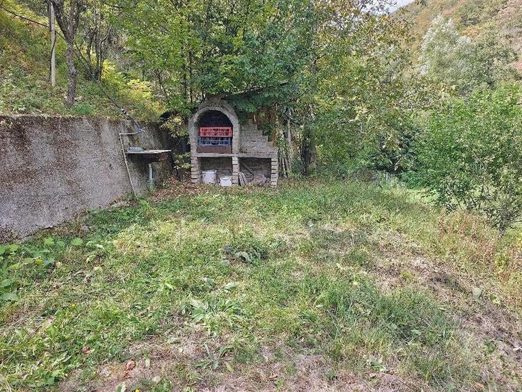 Casă cu 5 camere cu Teren 1000 Mp în Dealu Mic