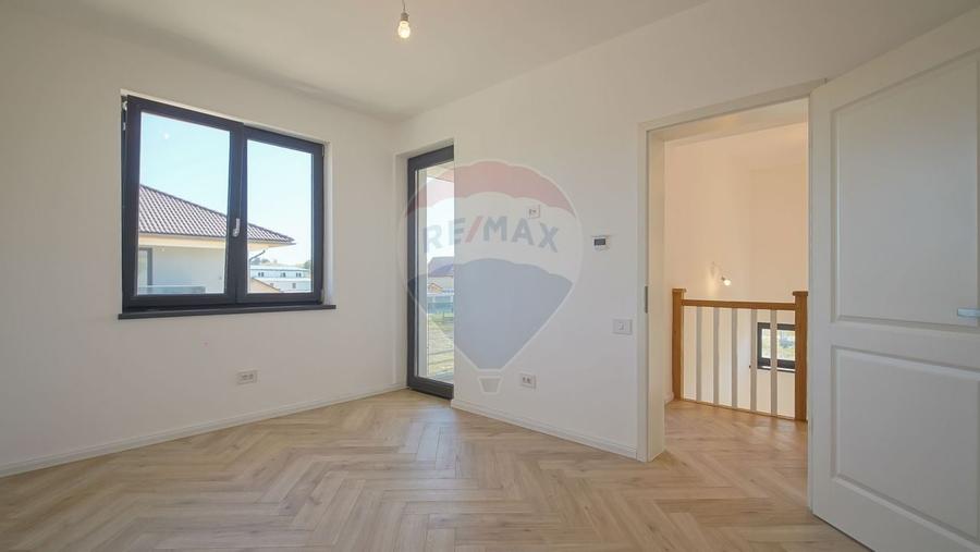 Casa / Vila cu 5 camere de vanzare - 9