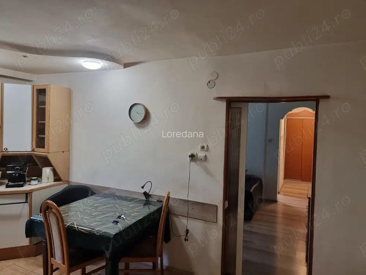 Apartament 3 camere semidecomandat 77000 euro