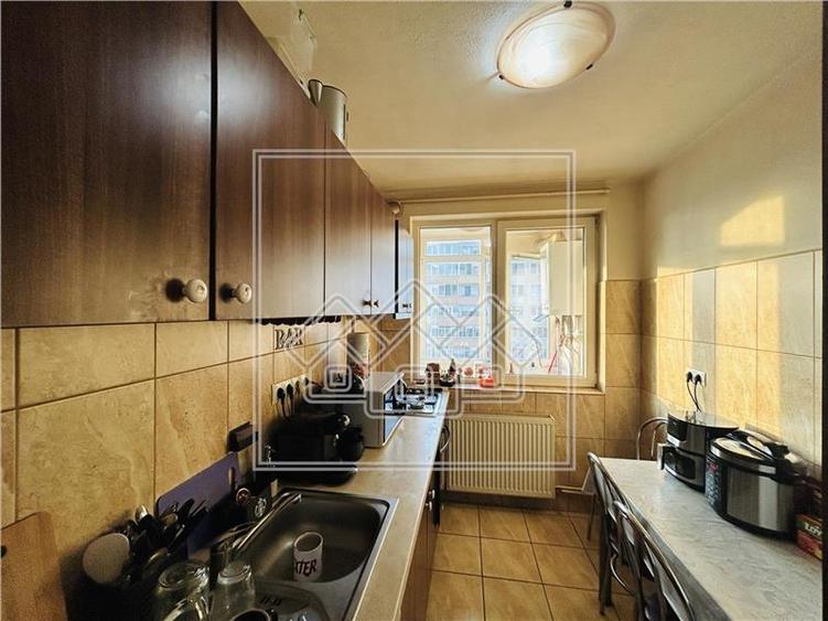 Apartament de vanzare in Sibiu - 3 camere, balcon si pivnita - - 13