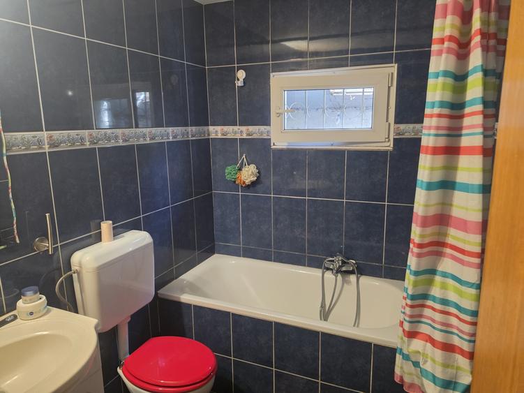 Casă individuală cu 3 camere cu Canalizare în Vatra Luminoasă