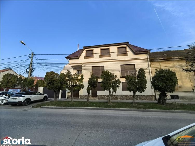 Casa mare cu garaj si teren in zona Balcescu - 1