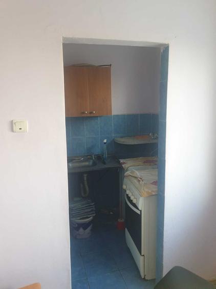 Proprietar vand Garoniera vis-a-vis de Spitalul Pantelimon, sector 2 - 5