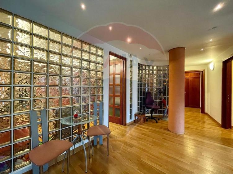 Apartament cu 3 camere de vânzare în zona Schei - 12