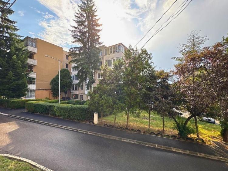 Apartament 3 camere decomandat str. Umbrei 61 mp parter/ etaj 1 - 10