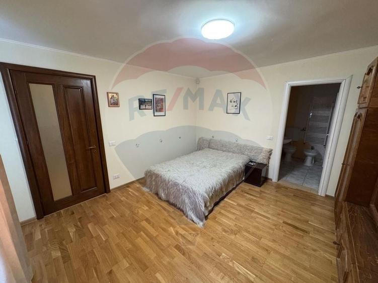 Casă / Vilă cu 6 camere de vânzare în zona Darmanesti - 10