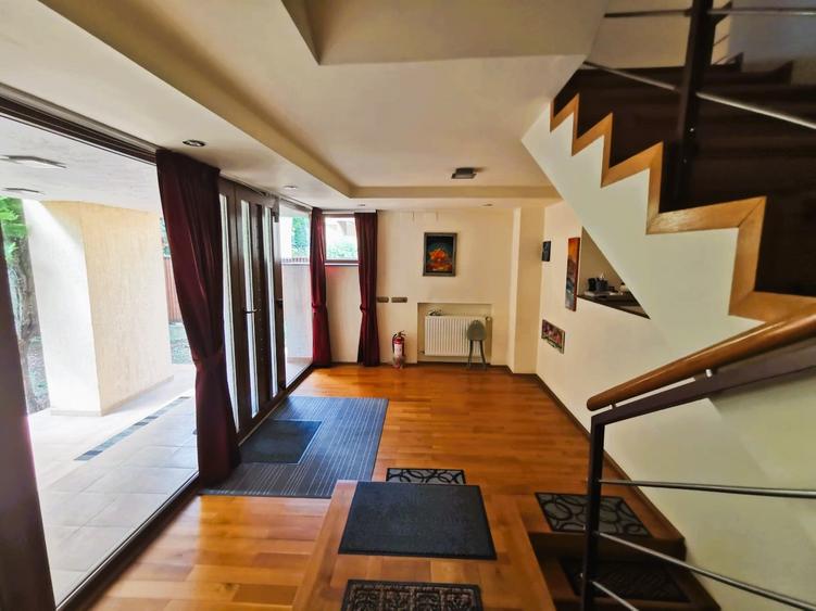 Aradului - Casa individuala 6 camere - Su:225mp - 4 locuri de parcare proprii - 4