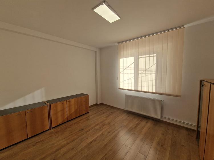 Casa de vanzare, 5 camere, zona Vatra Luminoasa - 6