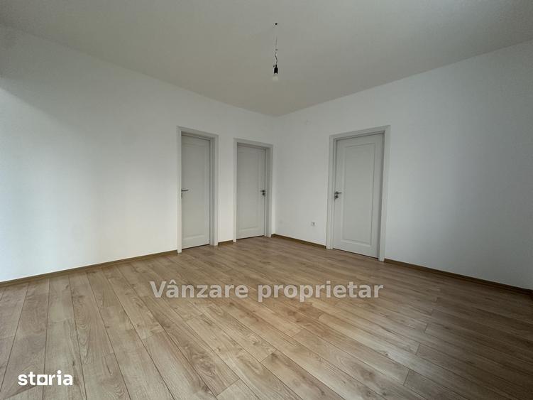 Apartament cu 3 camere semidecomandat în Centrul Civic