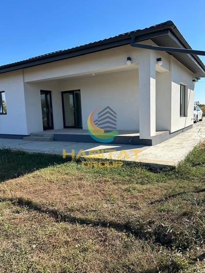 Casă individuală cu 3 camere cu Canalizare în Adunații-Copăceni