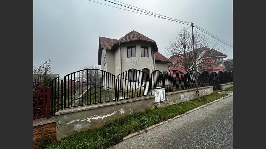 Vila eleganta de inchiriat, locatie excelenta - 2